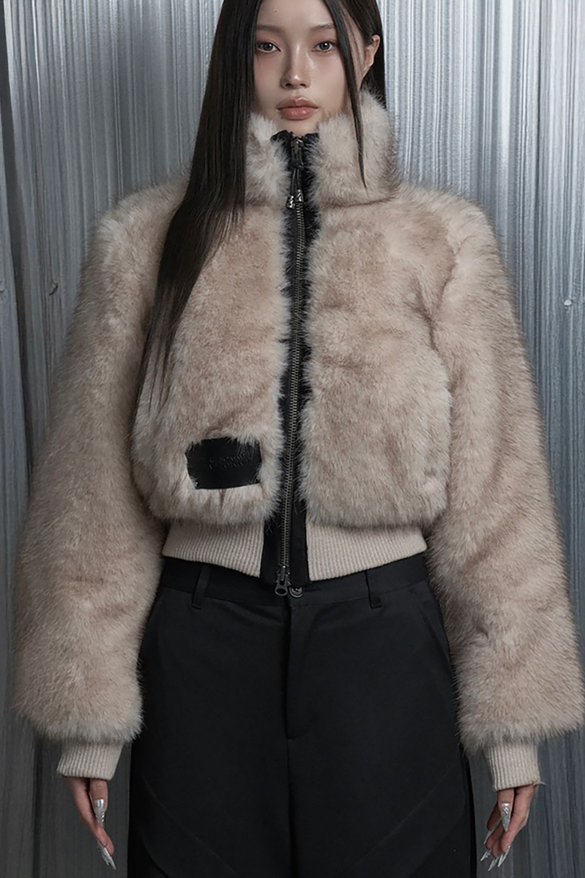 에트오소메(ETRE AU SOMMET) Contrast Faux-Fur Crop Jacket (Beige)