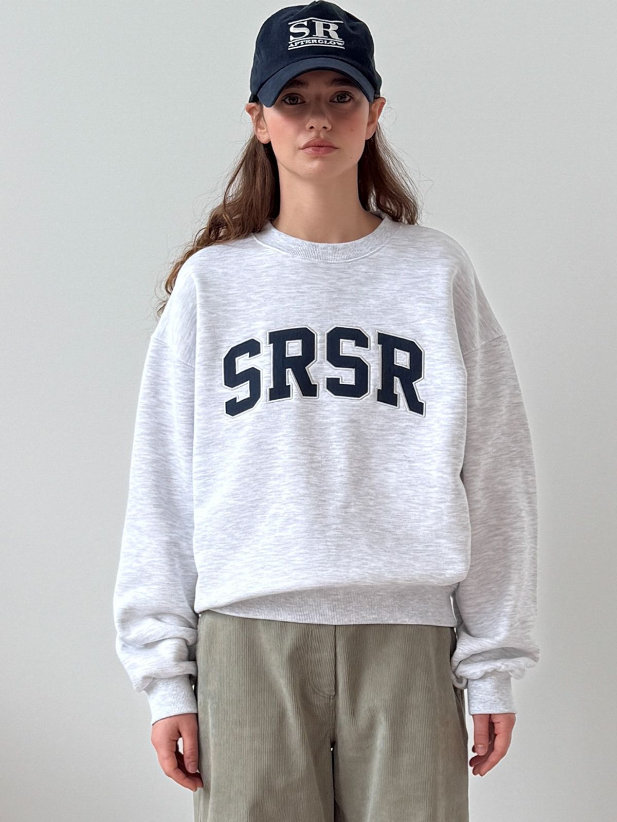 쏘이르(SO IR) [기모]SRSR SIGNATURE SWEATSHIRT - LIGHT GRAY