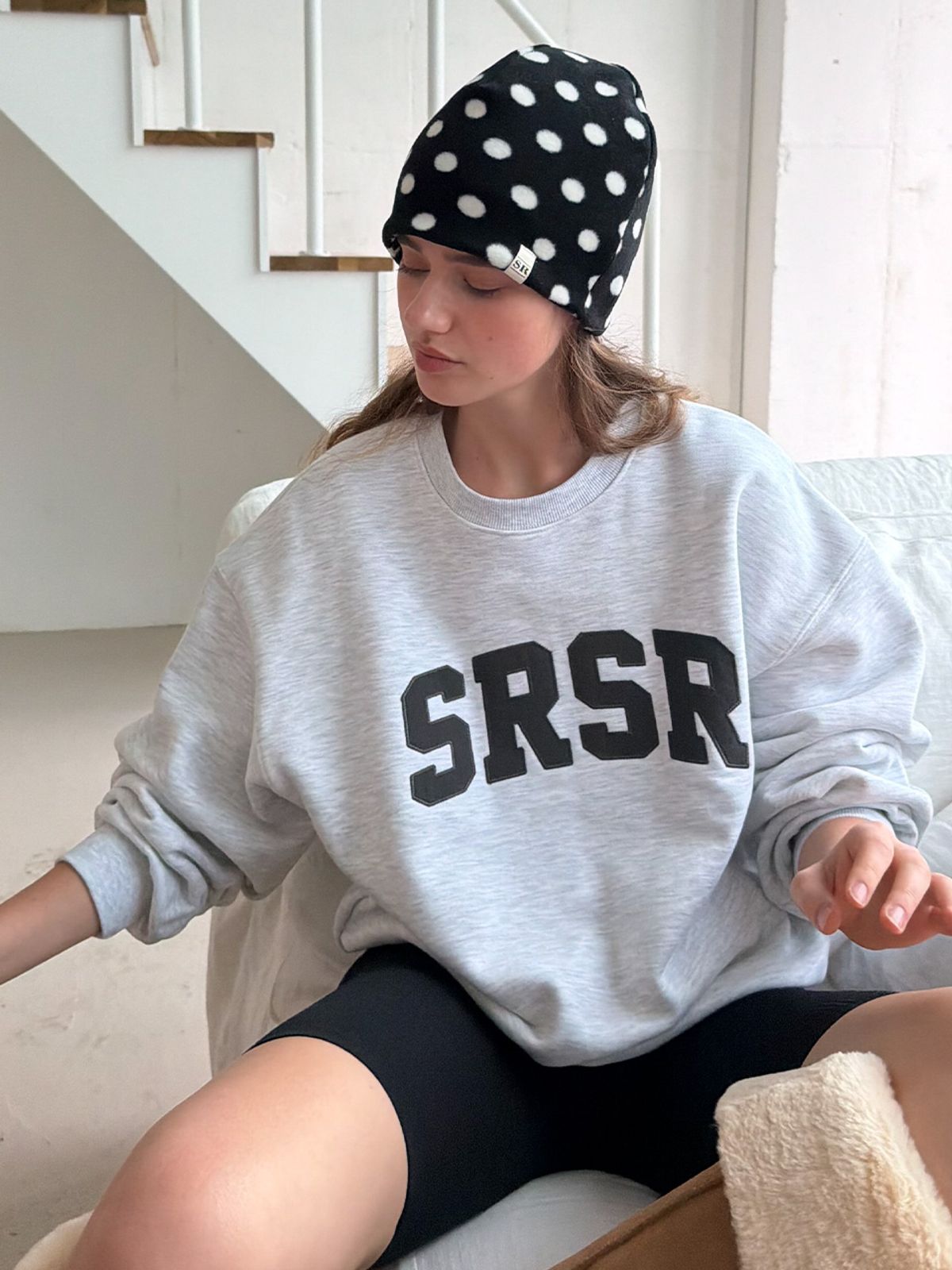 쏘이르(SO IR) [기모]SRSR PATCH SWEATSHIRT - LIGHT GRAY