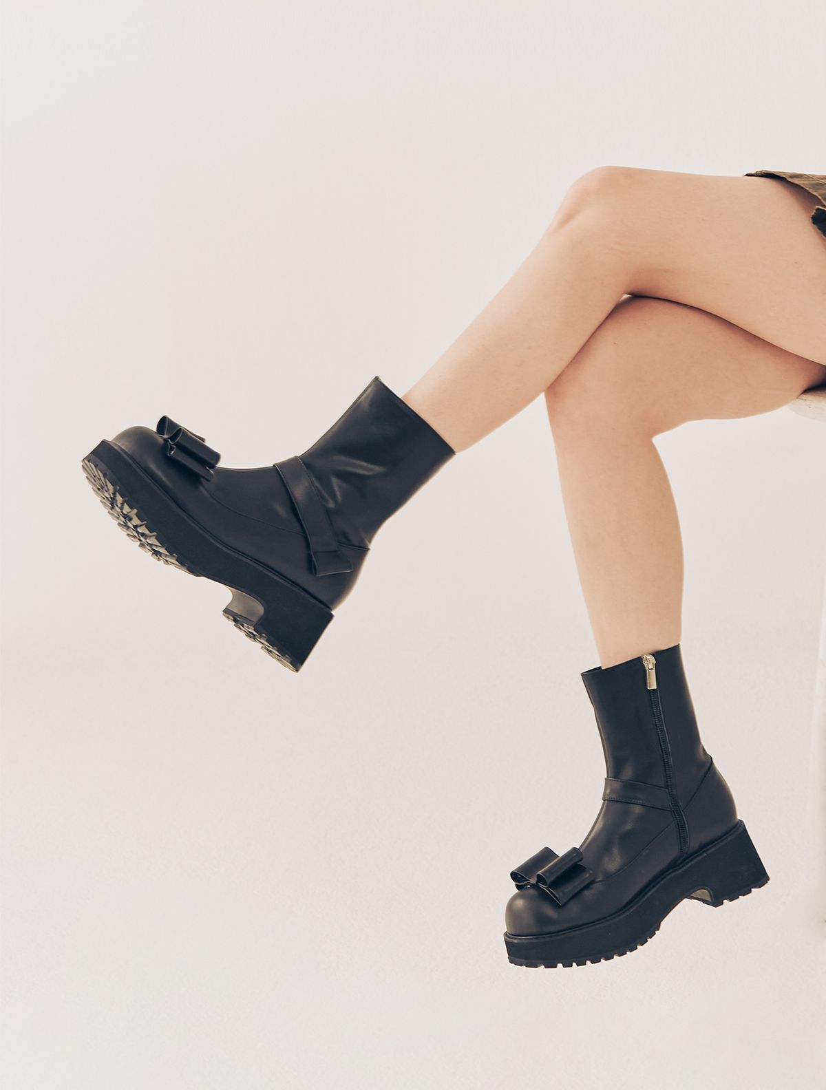 에뗄린(ETELIN) Bizu Ribbon Ankle Boots - Pale Black