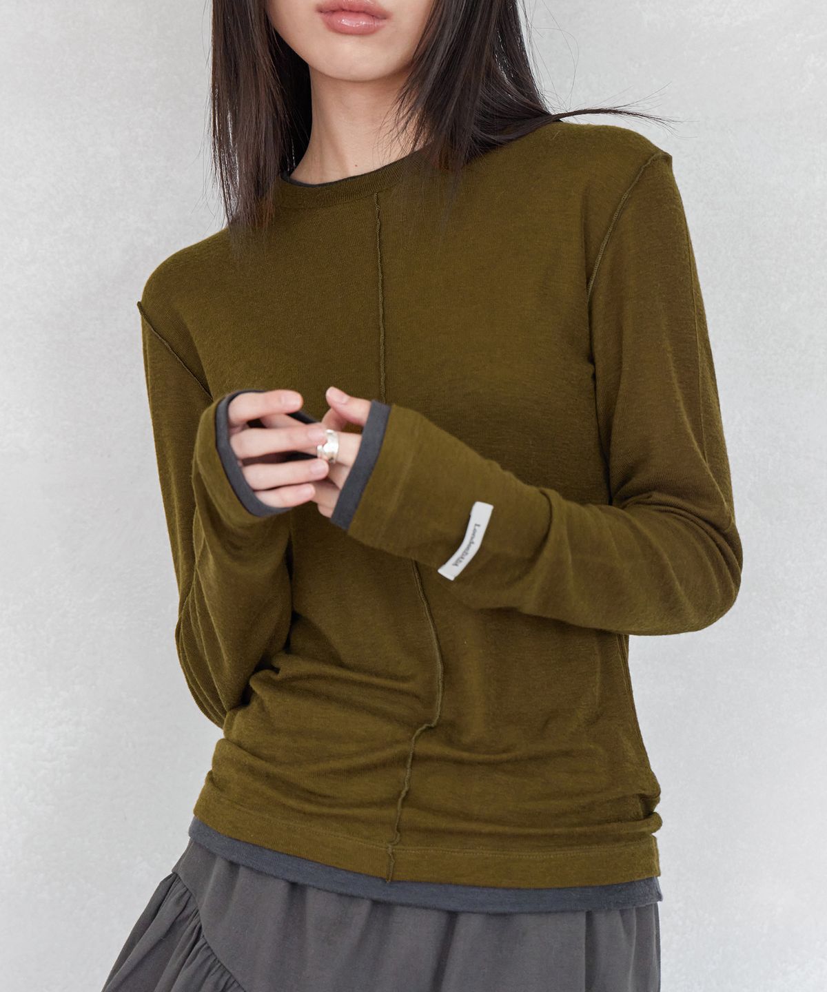 런던다다(LONDONDADA) LABEL INCISION LONG SLEEVE T-SHIRT, OLIVE