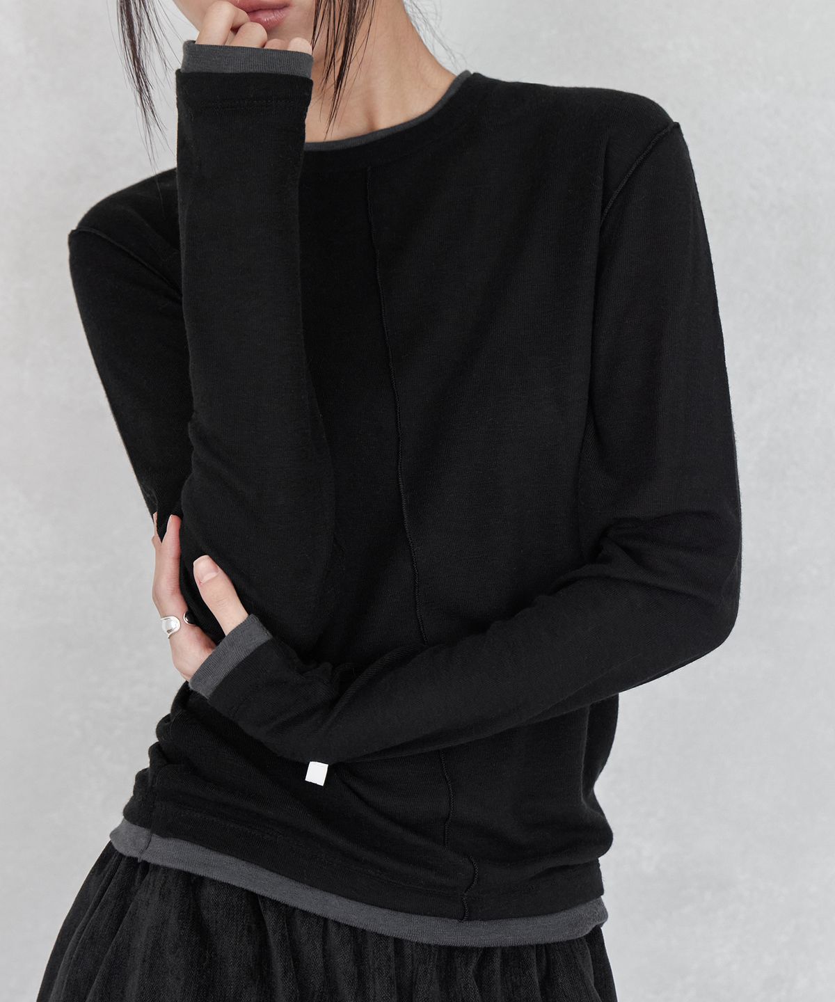 런던다다(LONDONDADA) LABEL INCISION LONG SLEEVE T-SHIRT, BLACK