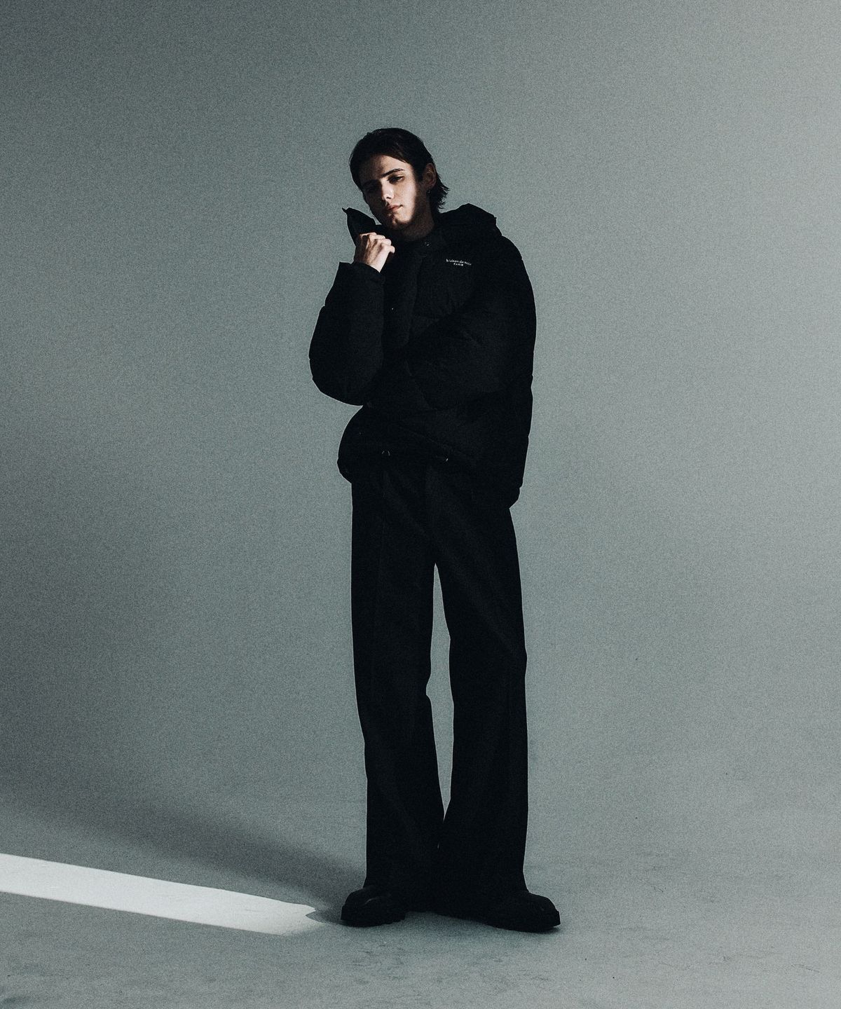 메종 드 누아(MAISON DE NOIR) EMBLÈME QUILTED DUCK DOWN JUMPER
