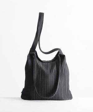 무심한듯 박시한 쇼퍼백 53 랜덤 플리츠 주름 - black
