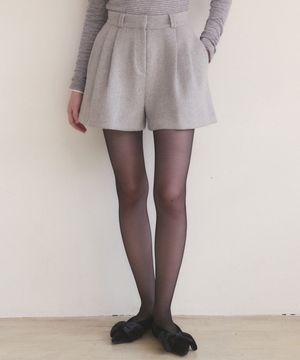Woolen pintuck short pants - light grey