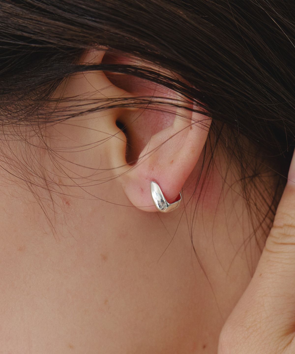 바이위켄드(BYWEEKEND) Mini triangle earring