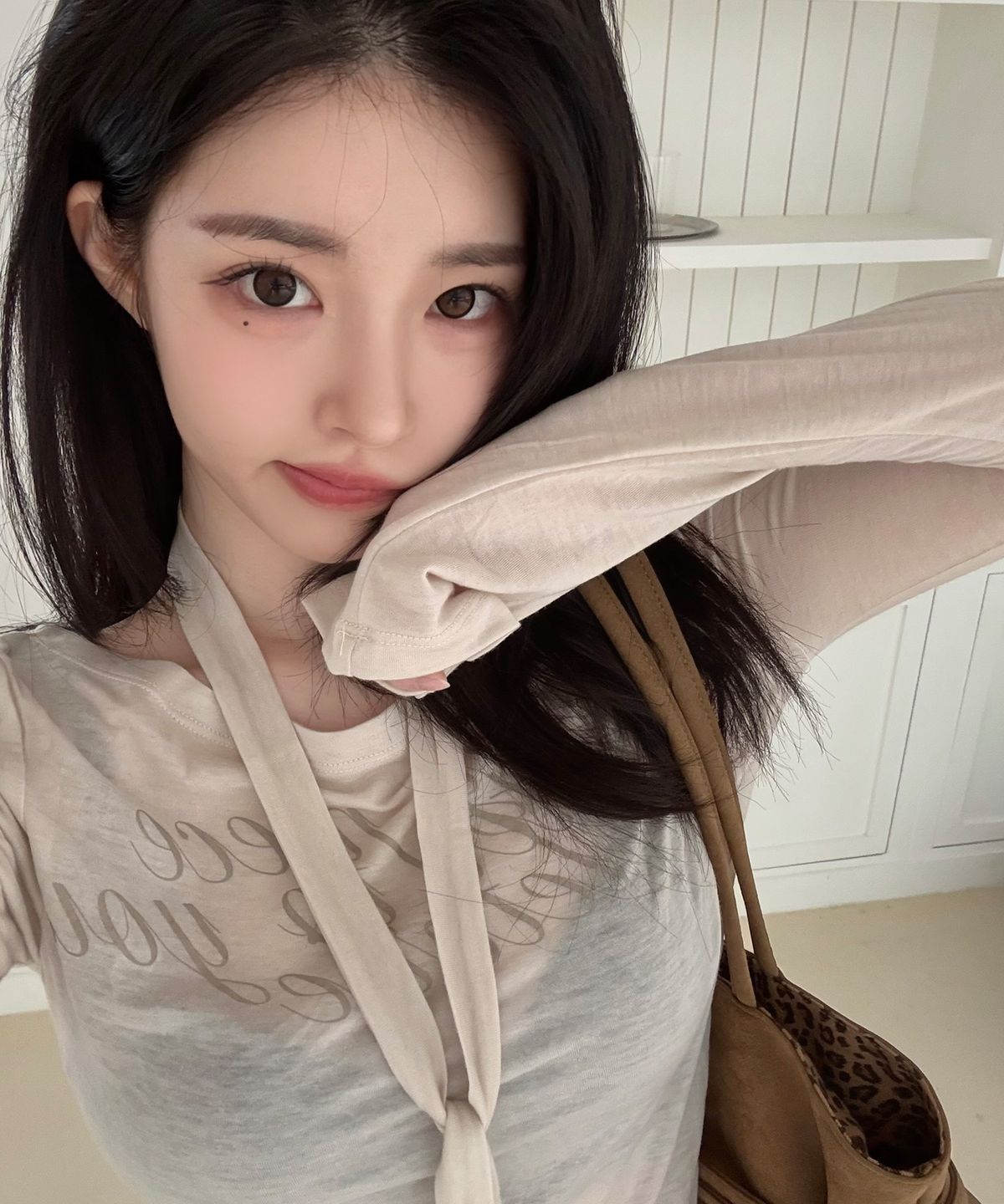 레터리(LETERIE) LETTERING OFF-SHOULDER TIE LONG SLEEVE_10COLOR