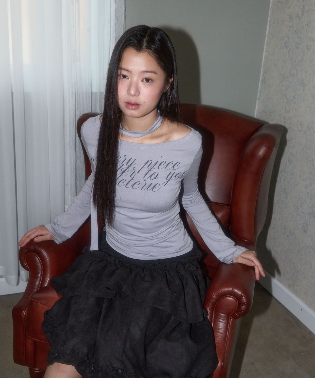 레터리(LETERIE) LETTERING OFF-SHOULDER TIE LONG SLEEVE_GREY
