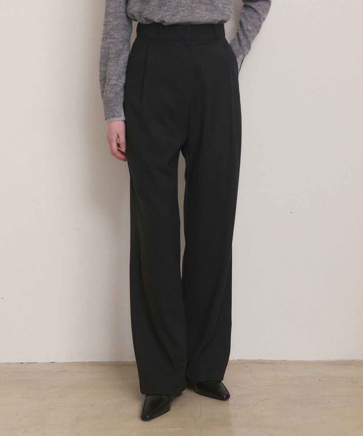 어다울(ADAUL) Winter pintuck straight fit slacks - black