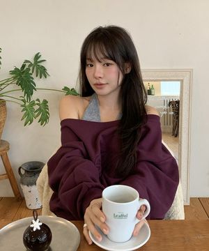 레터링 아플리케 오프 원숄더 스웻 셔츠 퍼플