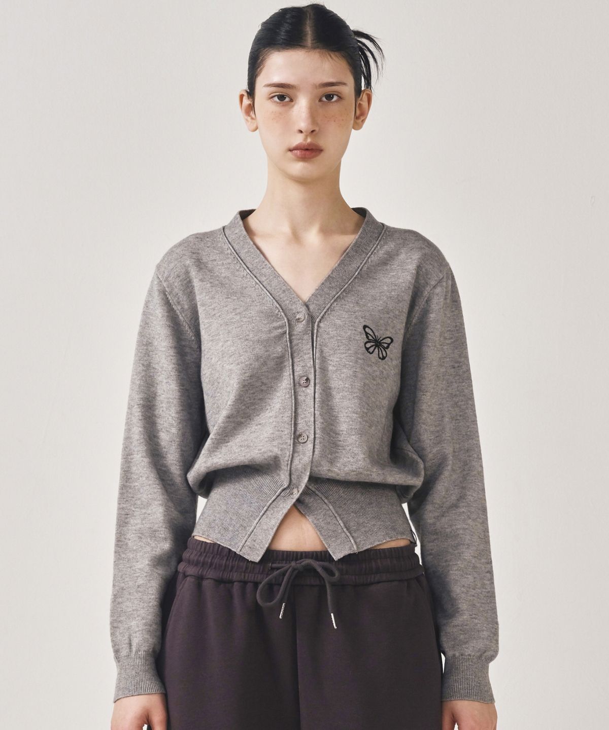 닉앤니콜(NICK&NICOLE) MINI BUTTERFLY SOFT V-CARDIGAN_GRAY BLACK
