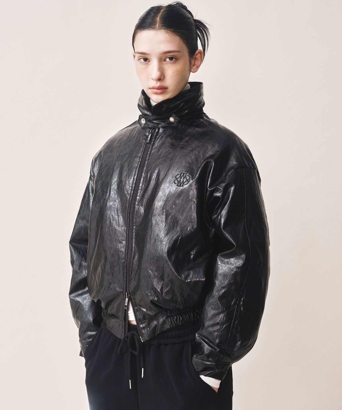 닉앤니콜(NICK&NICOLE) CRINKLE FAUX LEATHER PADDING_BLACK