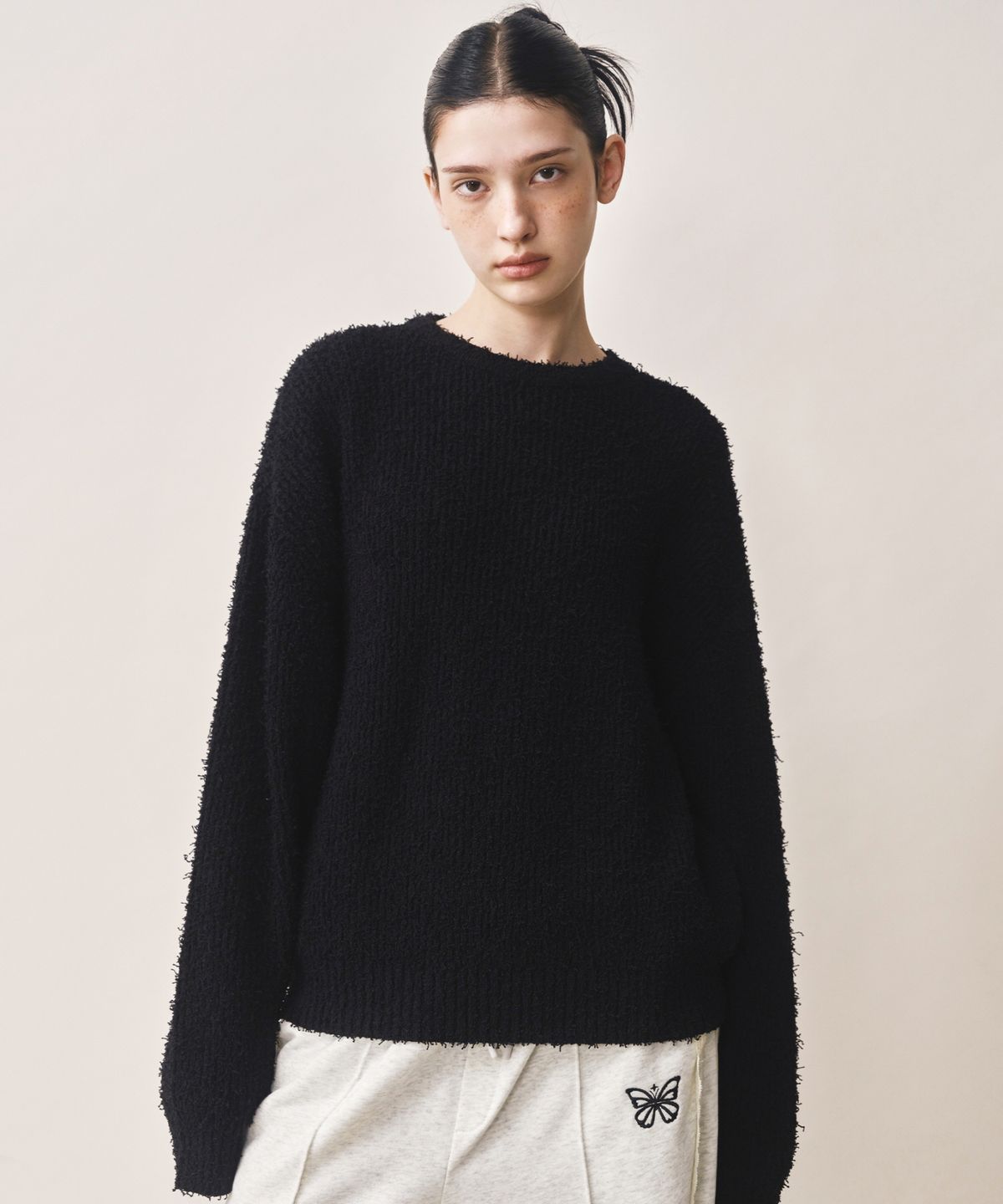 닉앤니콜(NICK&NICOLE) SOFT BOUCLE LS SWEATER_BLACK