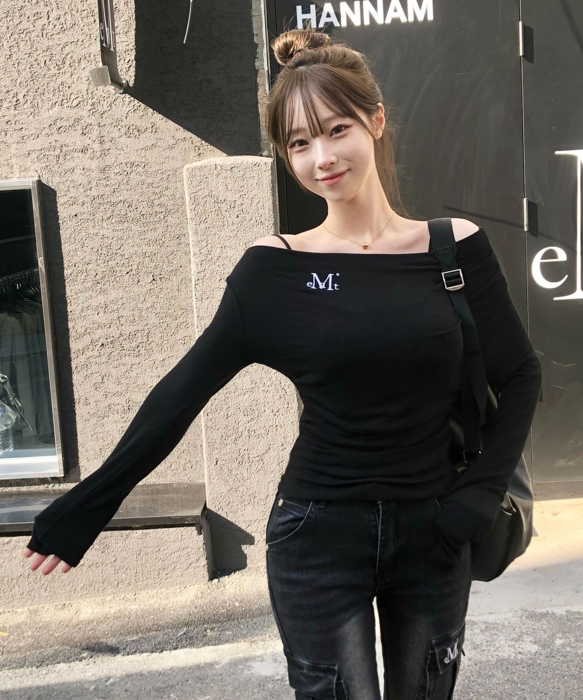 무센트(MUCENT) 리브르 오프 숄더 언발란스 굴림 긴팔 티 (4컬러)