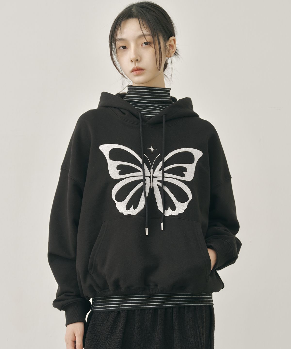 닉앤니콜(NICK&NICOLE) BUTTERFLY EMBROIDERY HOODIE_BLACK SILVER
