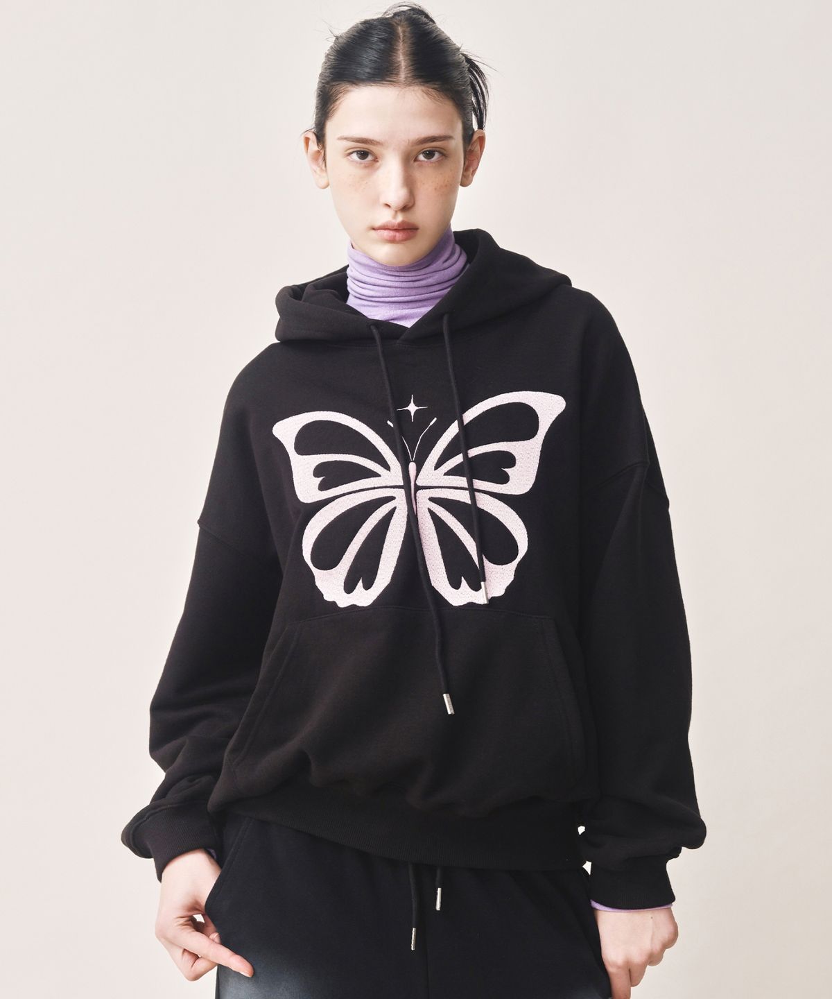 닉앤니콜(NICK&NICOLE) BUTTERFLY EMBROIDERY HOODIE_BLACK PINK