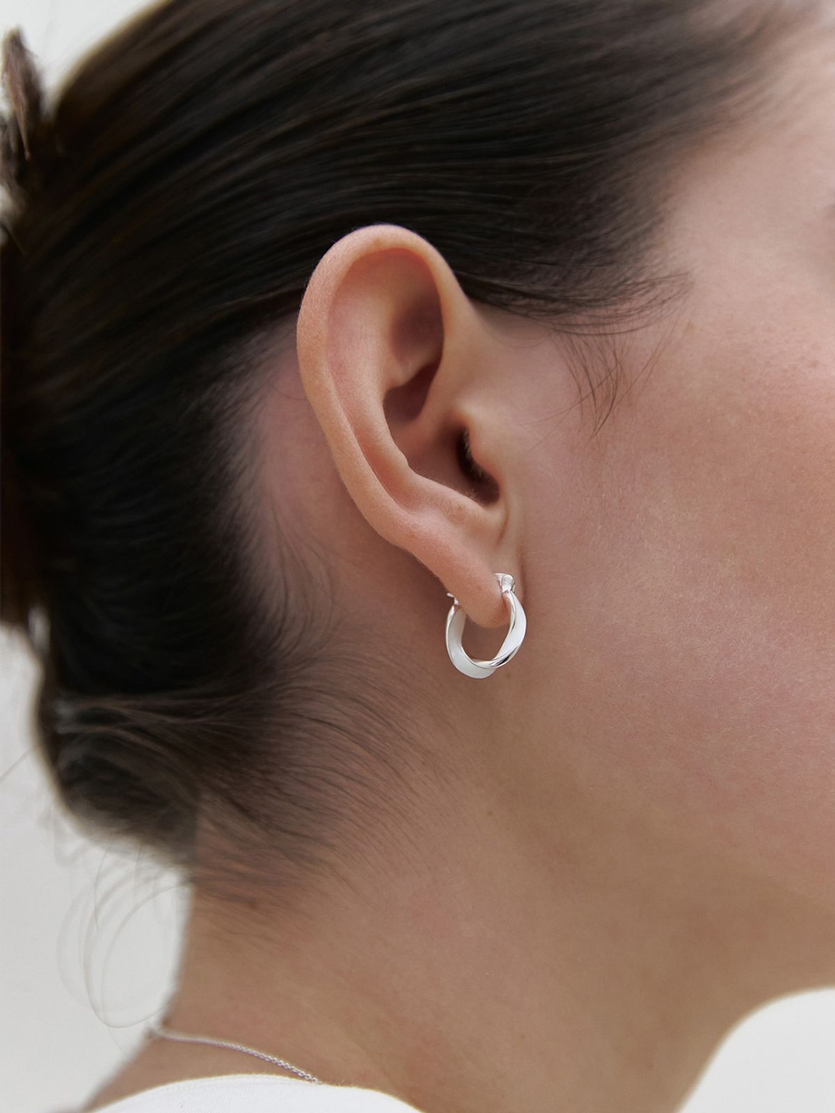미메시(MIMESI) [925 silver] Twist Hoop Earring (White resin)