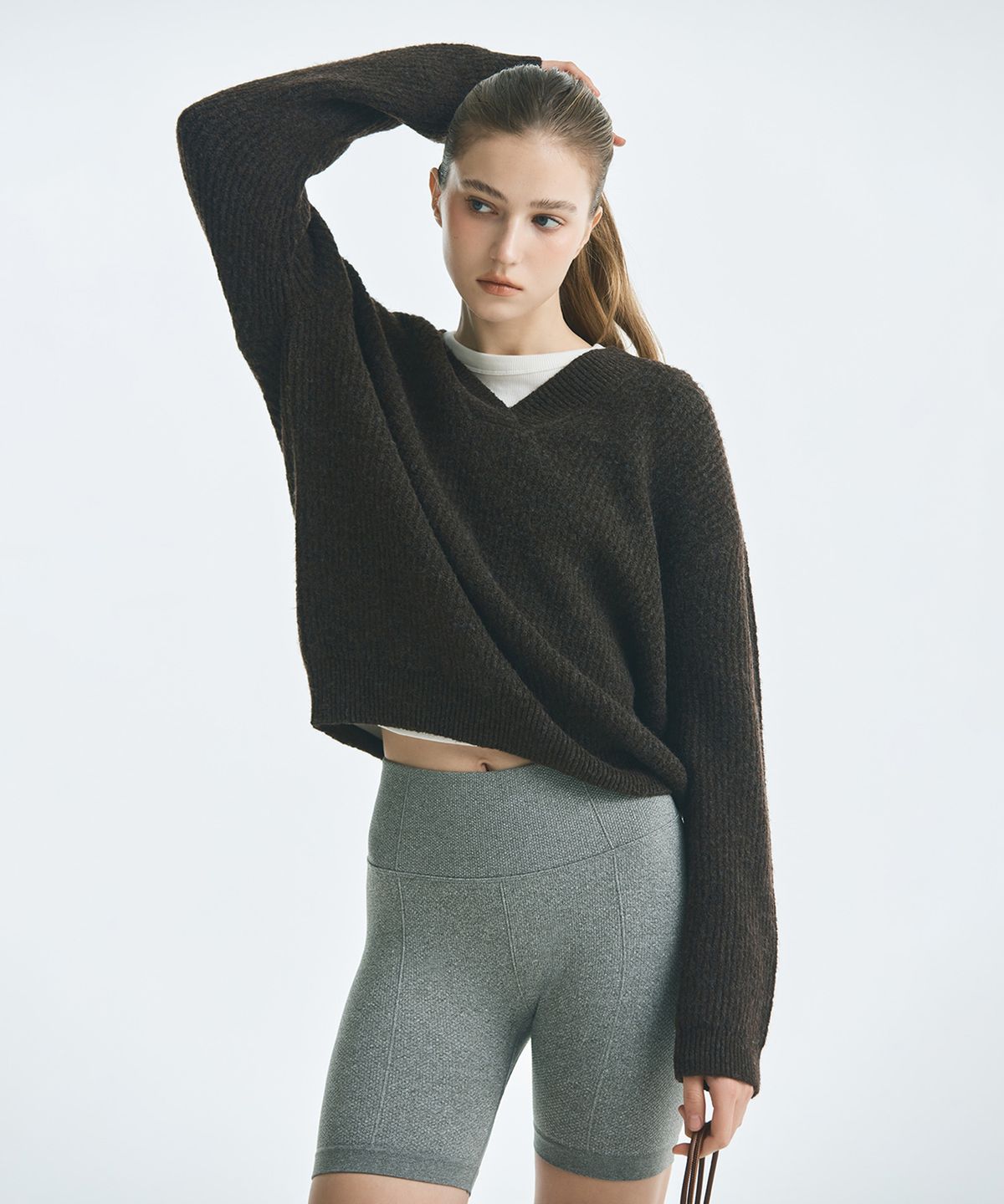 미쏘(MIXXO) V넥 루즈핏 리브드 풀오버_MIWKAG109T