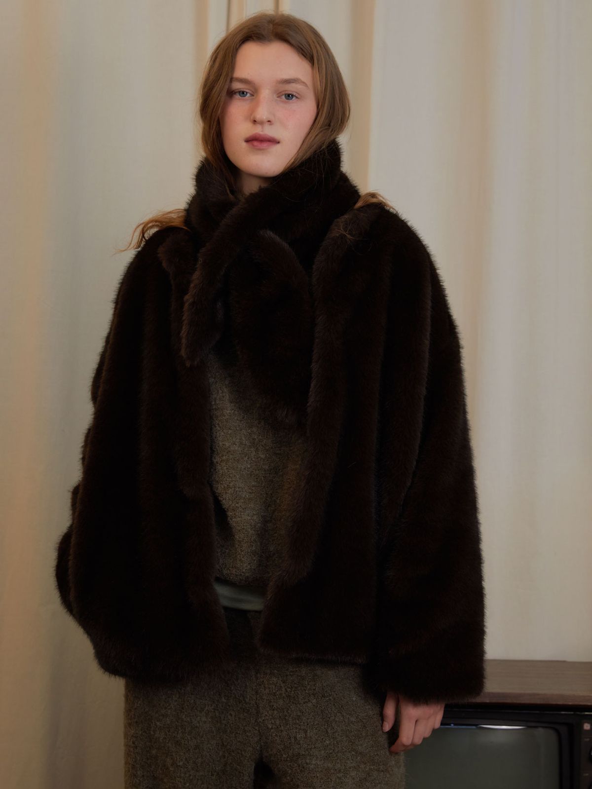 무니쉬(MOONISH) Miel fur muffler (Brown)