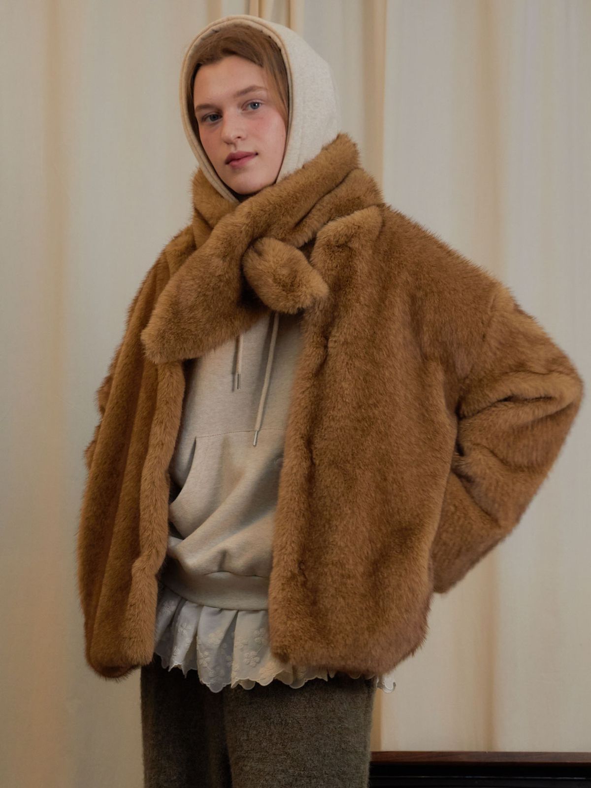무니쉬(MOONISH) Miel fur muffler (Beige)