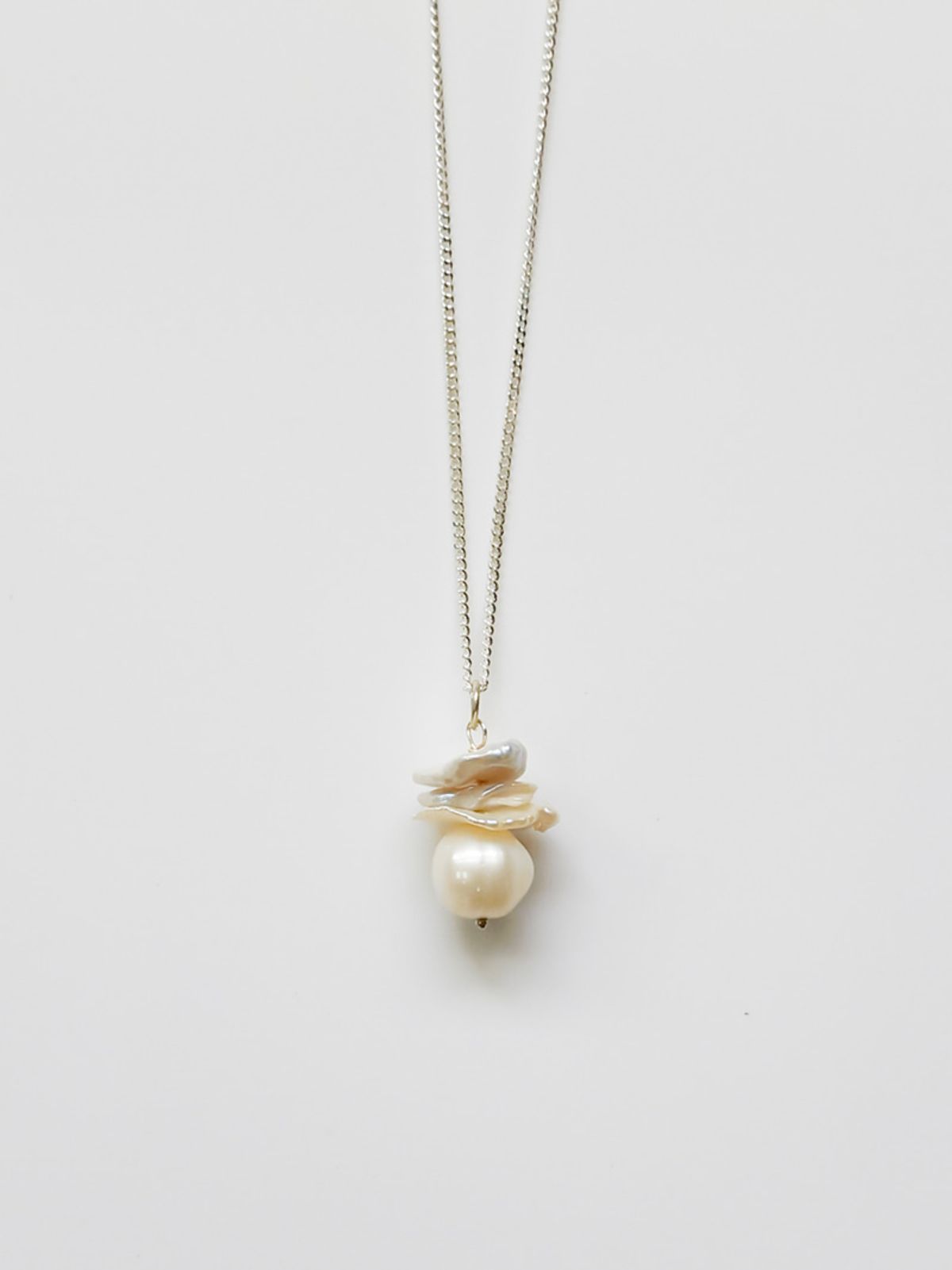 소수(SOSOO) Petal Natural Pearl Necklace