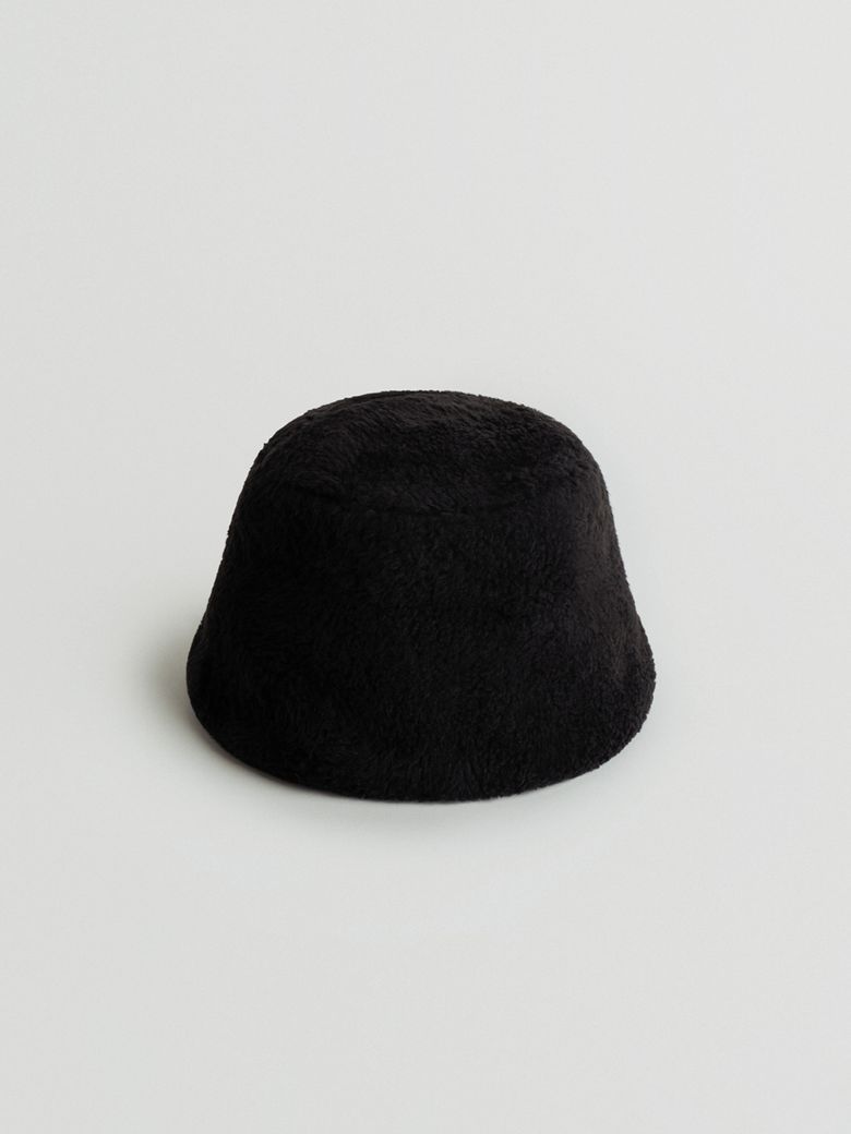 fur bucket hat (black)