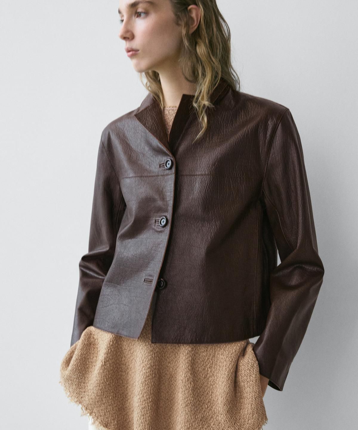 마시모두띠(MASSIMO DUTTI) 크롭 나파 레더 재킷