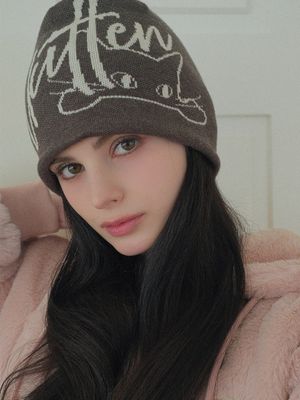 Peeking Kitten Knit Beanie