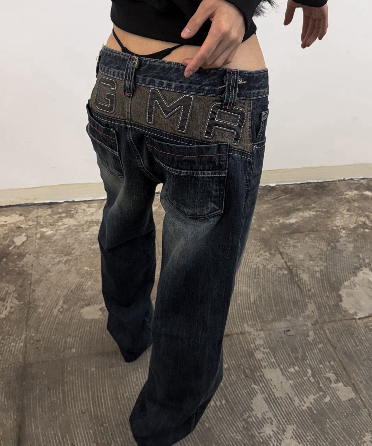 도그마 엑스(DOGMA EHKS) DGMA PATCHED SEMI BAGGY DENIM PANTS