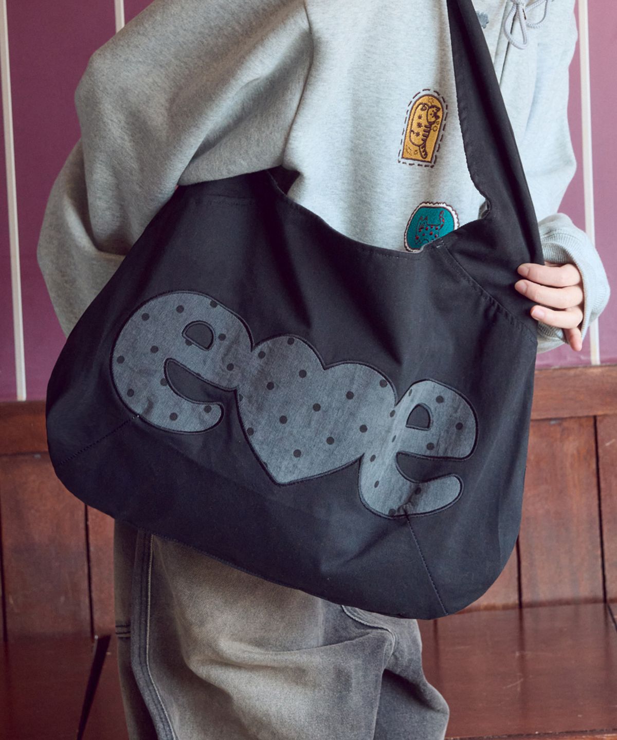 엠블러(AMBLER) Reversible dot 호보팩 AC701 (차콜)