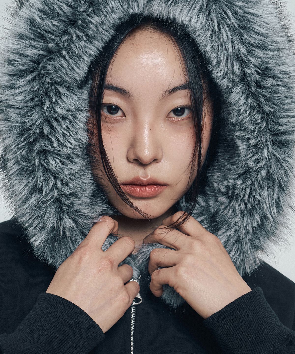 벤힛(VENHIT) MRT 아플리케 퍼 후드집업 블랙