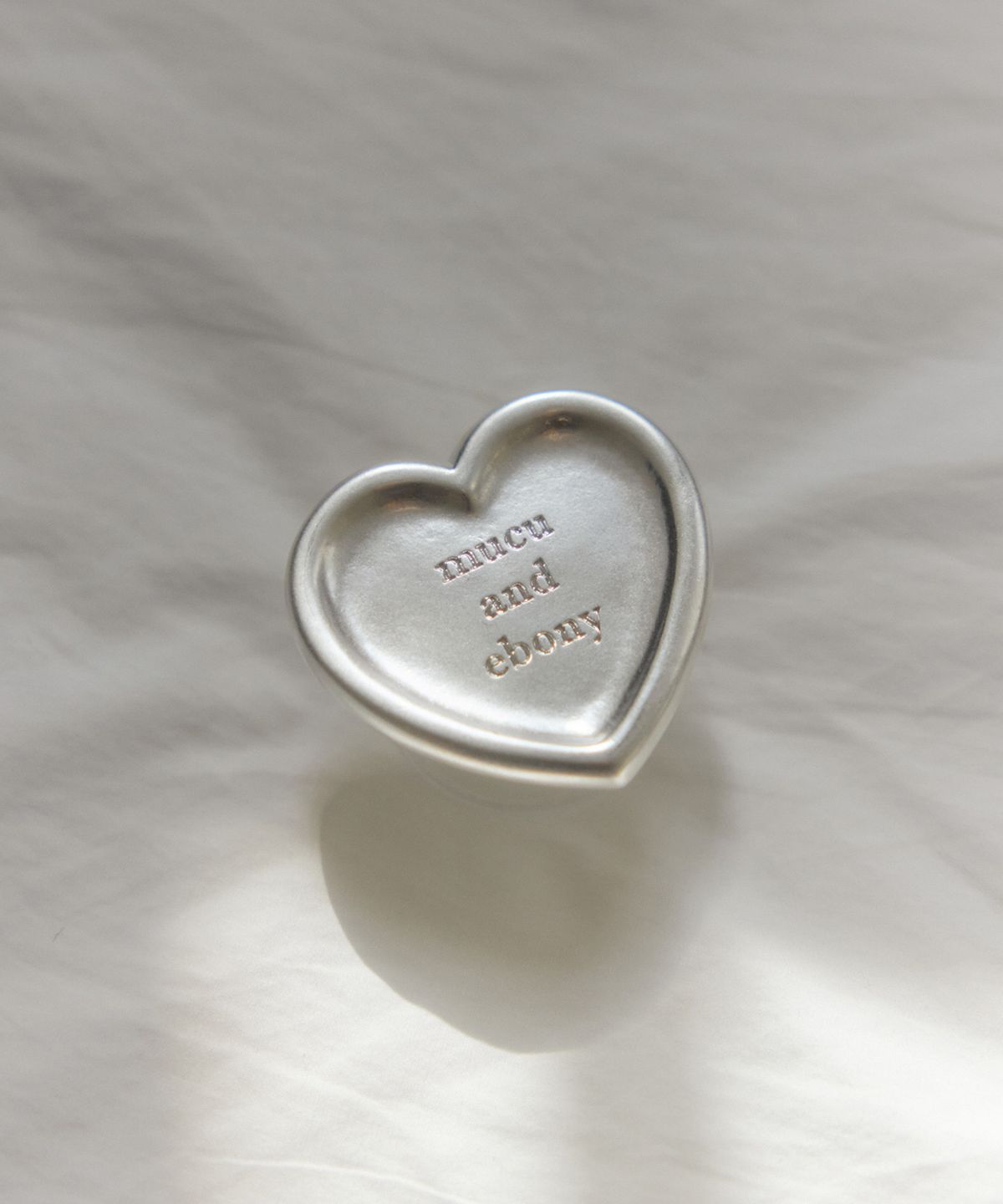 무쿠앤에보니(MUCU AND EBONY) [선물포장] Logo Heart Tok _ Silver