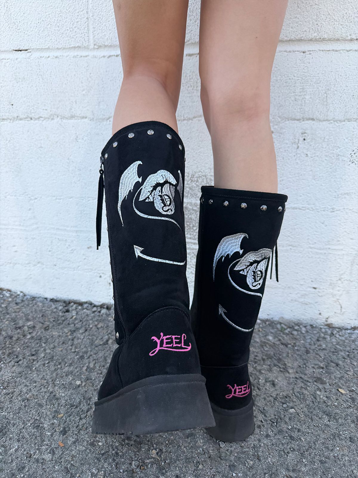 와이이이엘(YEEL) DO I CARE X-RIVET SUEDE BOOTS BLACK