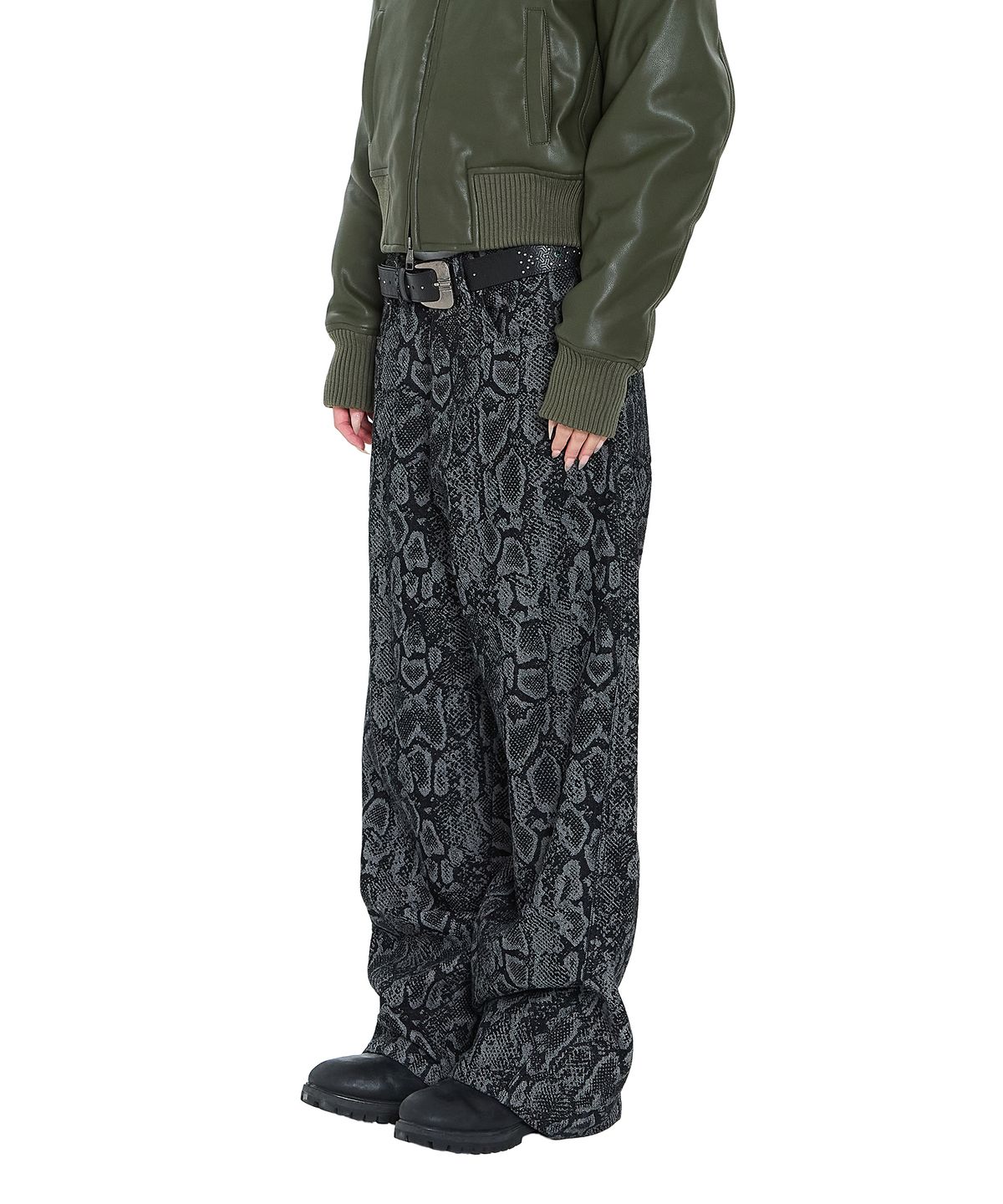 아캄(AAKAM) Python Patterned Denim Pants (Black)