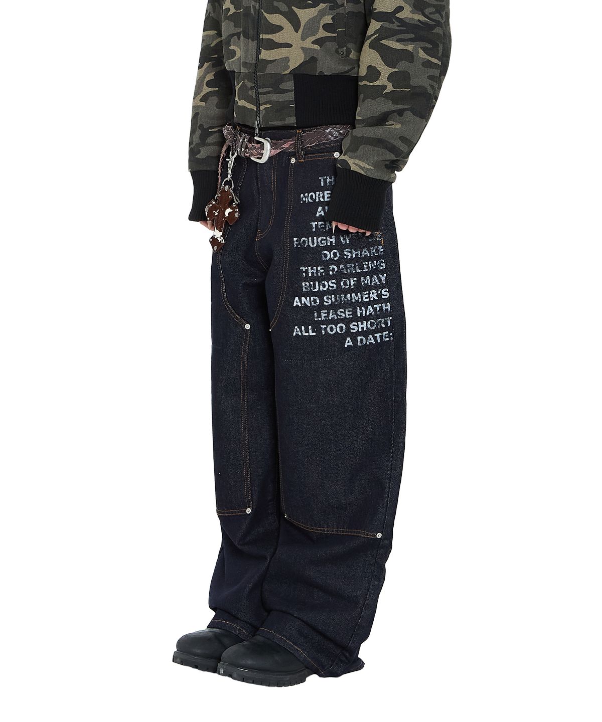 아캄(AAKAM) Double Knee Lettering Denim Pants (Blue)