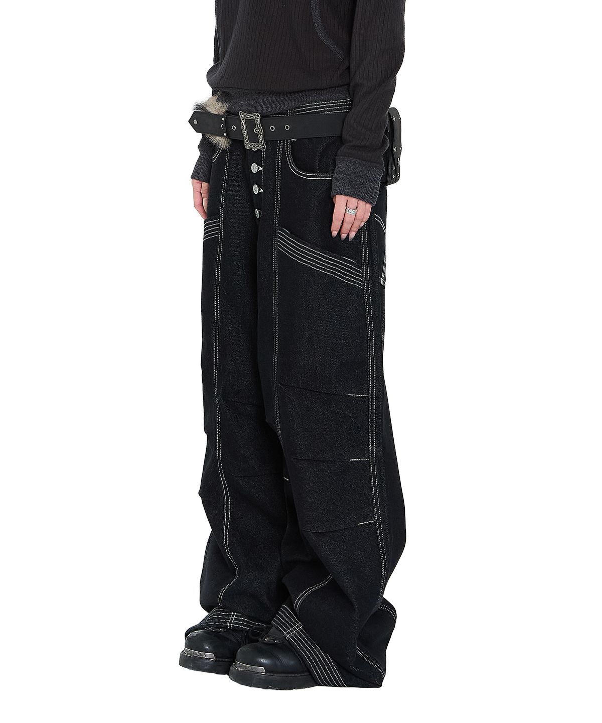 아캄(AAKAM) Knee Pin-Tuck Stitched Denim Pants (Black)