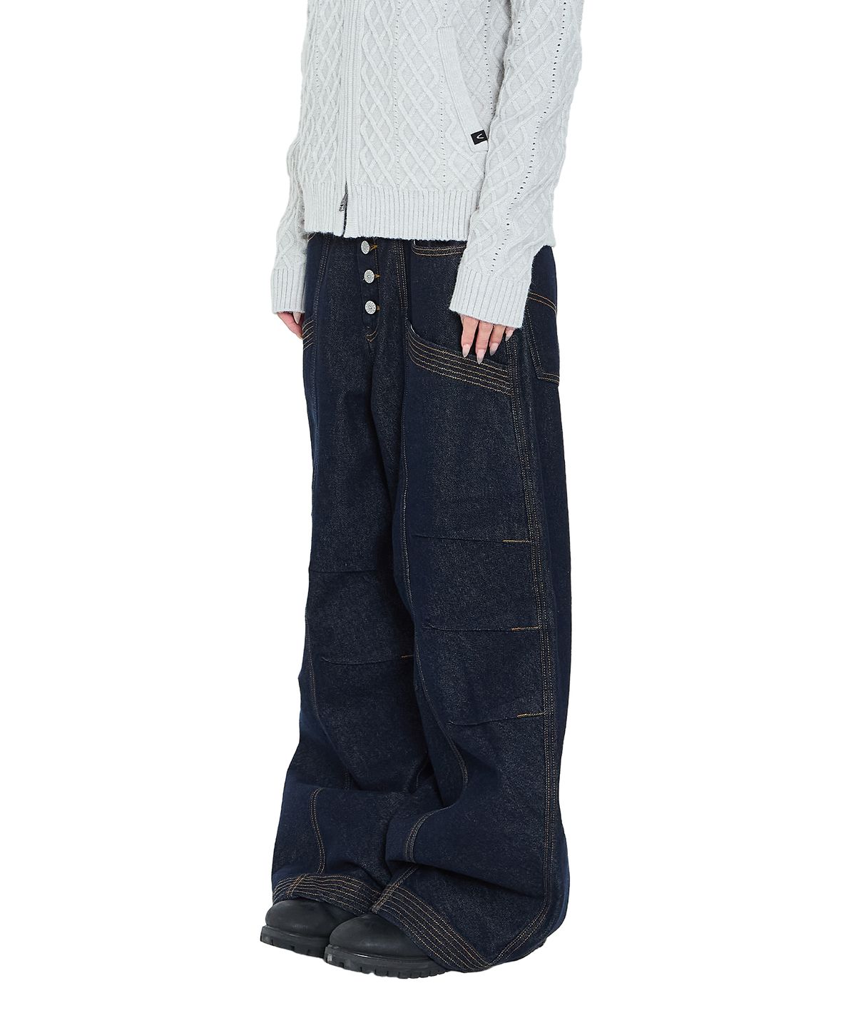 아캄(AAKAM) Knee Pin-Tuck Stitched Denim Pants (Blue)