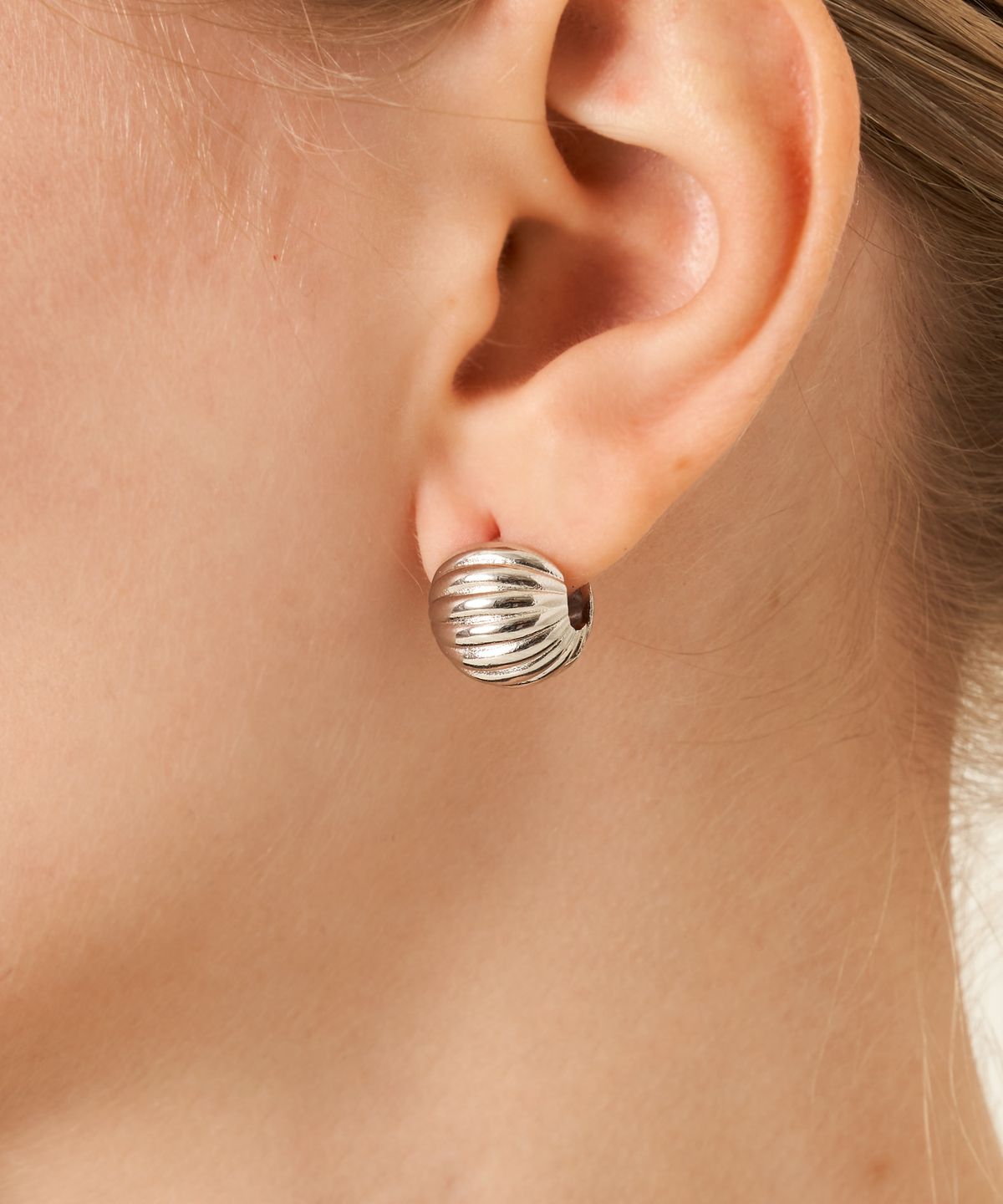 가이거주얼리(GEIGERJEWELRY) 빅 쉘 원터치 볼 귀걸이 GISVEE166 (실버925 PIN)