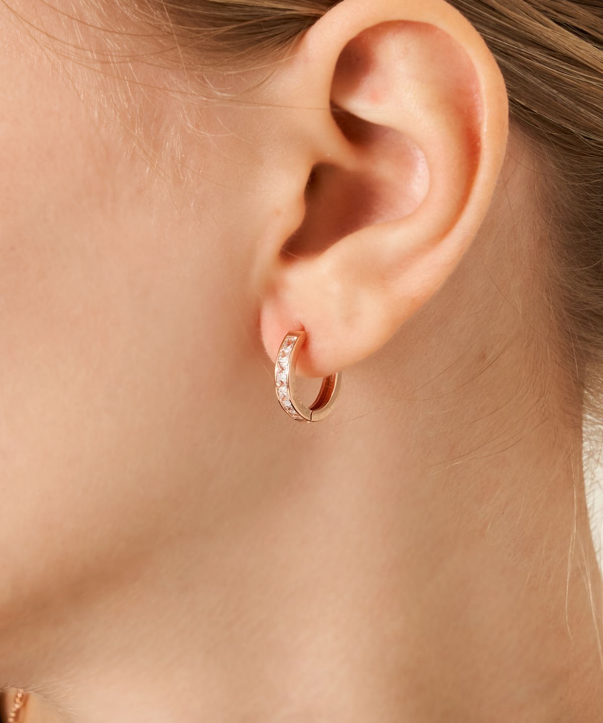 가이거주얼리(GEIGERJEWELRY) 18K GF 심플 포인트 원터치 귀걸이 GI8KPEE078