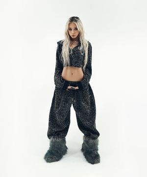 [아캄×다영] AKM CROS2 Leopard Sweatpants (Charcoal)