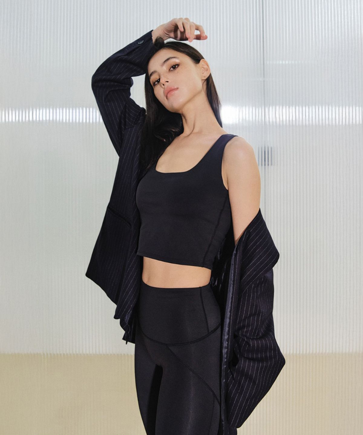 비나앤코(VINAANDCO) 겨살커버 심플크롭탑 - 블랙 (XS/S/M/L/XL)