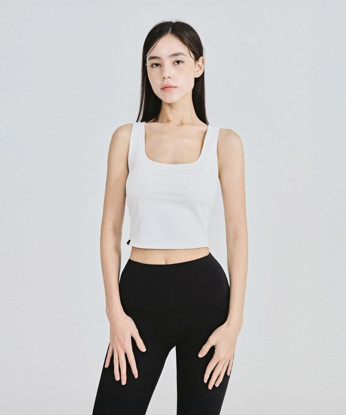 비나앤코(VINAANDCO) 겨살커버 심플크롭탑 - 화이트 (S/M/L/XL)