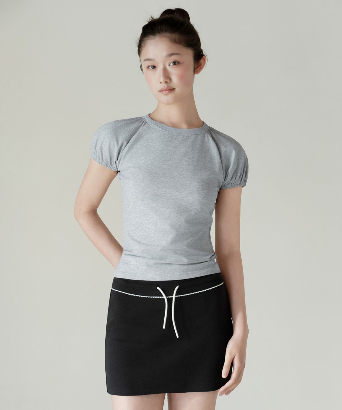 무신사 스탠다드 우먼(MUSINSA STANDARD WOMAN) 우먼즈 볼륨 슬리브 슬림 티셔츠 [미디엄 그레이]