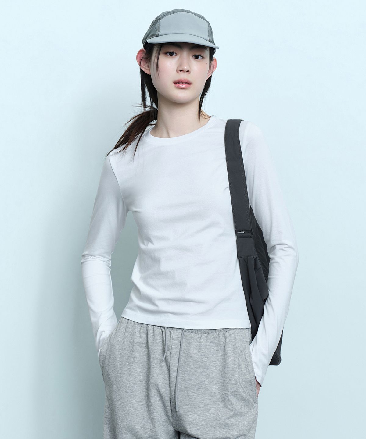 무신사 스탠다드 우먼(MUSINSA STANDARD WOMAN) [UV 프로텍션] 우먼즈 슬림 크루 넥 긴소매 티셔츠 [화이트]