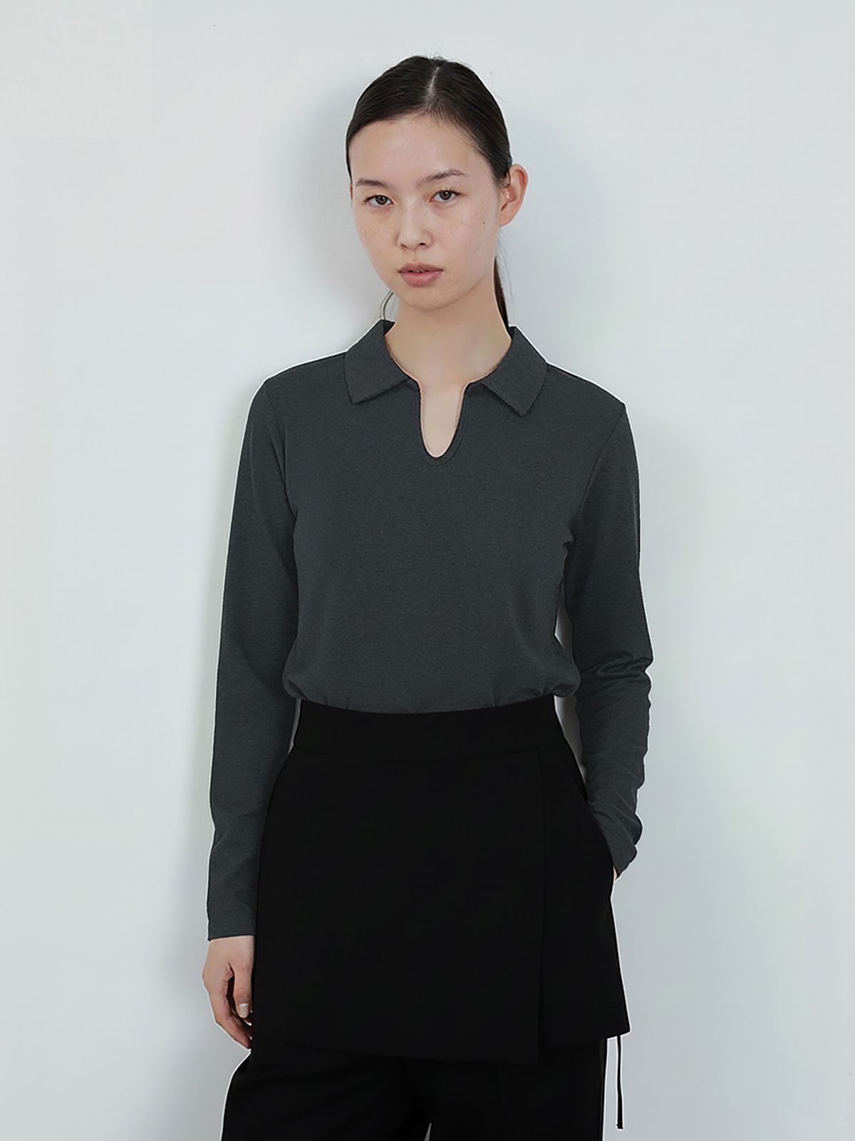 헌치(HUNCH) Open-Collar U-Neck Jersey Top