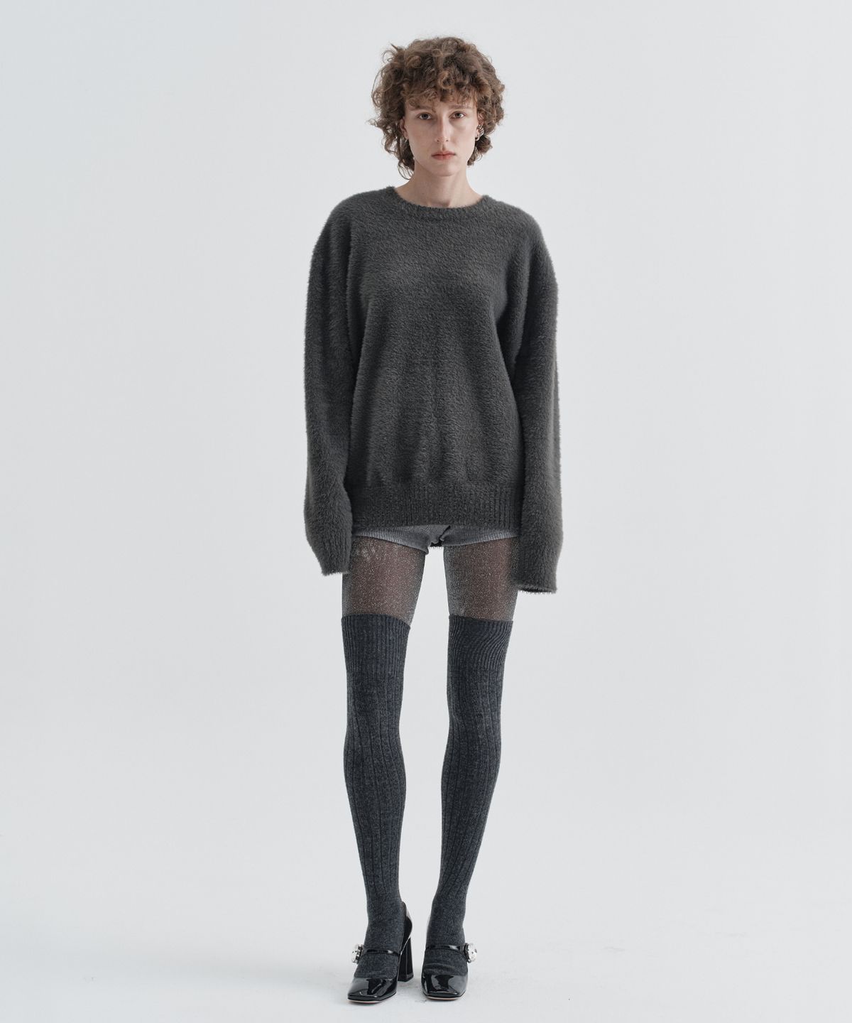 이지오 우먼(EZIO WOMEN) W Fluffy Angora Round Knit_Charcoal