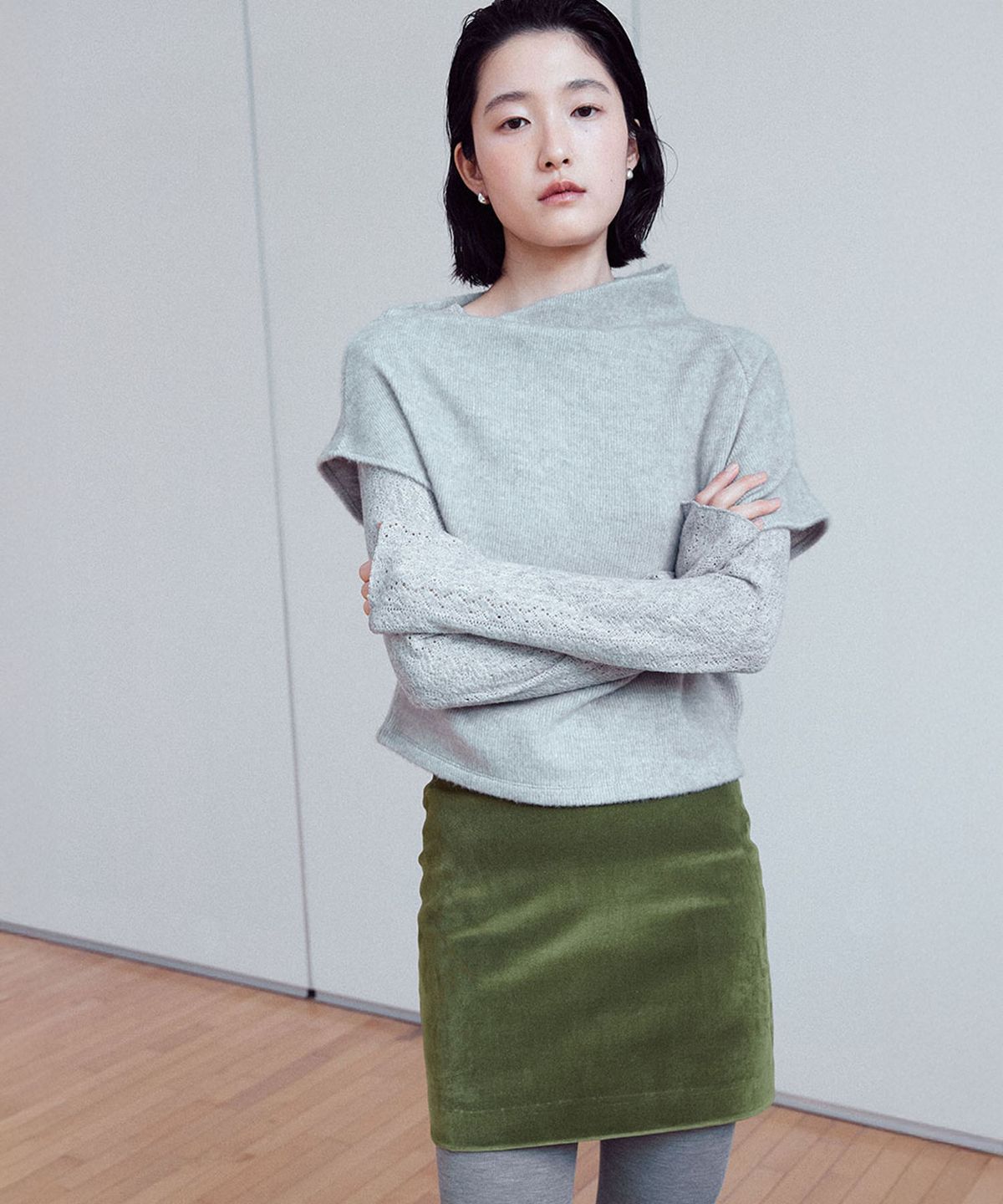 유토시스(EUTOSIS) VELVET MINI SKIRT(OLIVE)