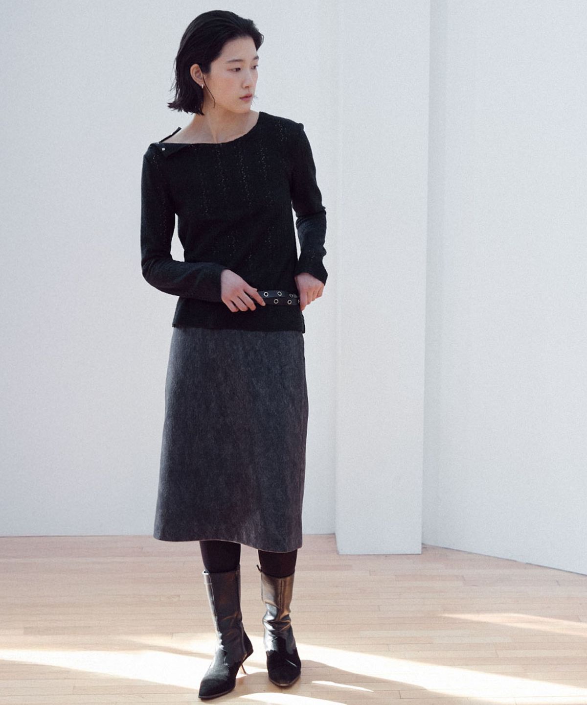 유토시스(EUTOSIS) SUEDE MIDI SKIRT(CHARCOAL)