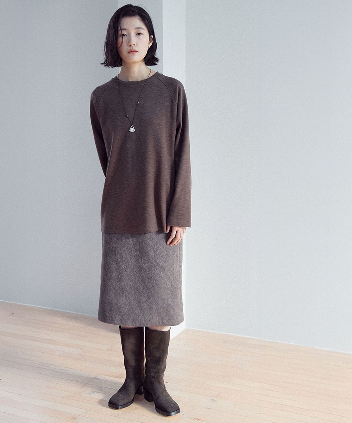 유토시스(EUTOSIS) SUEDE MIDI SKIRT(BROWN)