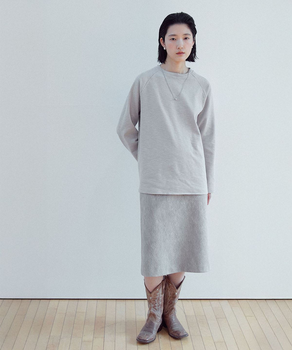 유토시스(EUTOSIS) SUEDE MIDI SKIRT(BEIGE)